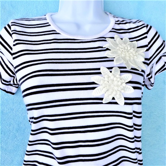Zara Tee T Shirt White Double Black Stripe Flower Appliques 3D Crew S - Picture 2 of 4